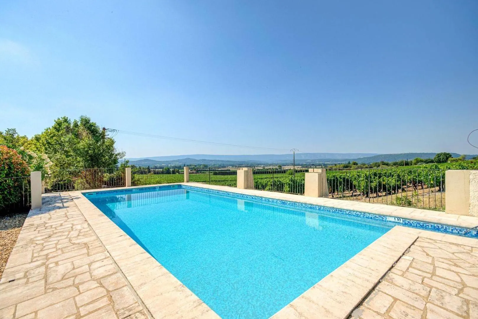 Vilajoun Joucas 2*,  France