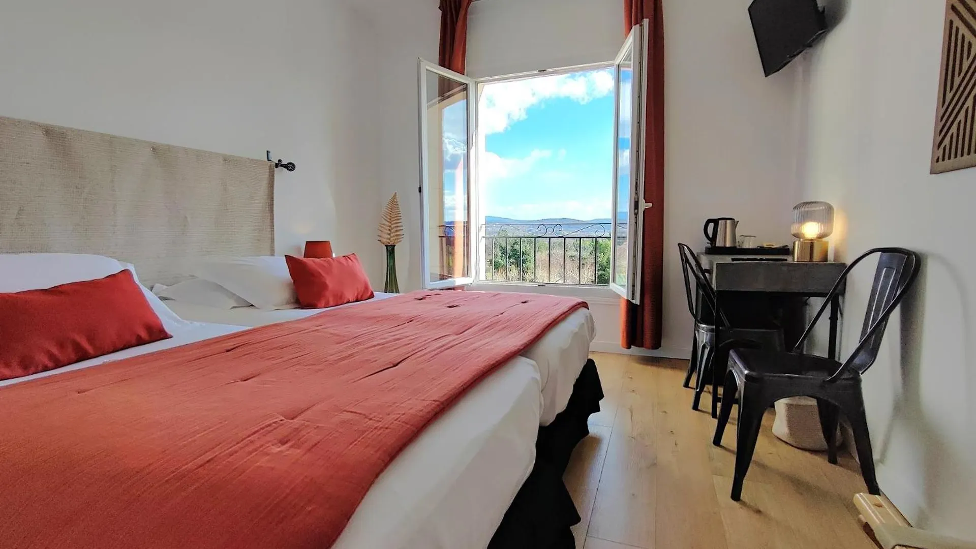 Vilajoun Joucas Hotel